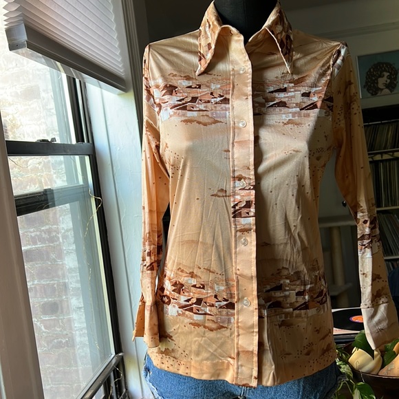 Vintage 70s novelty button up landscape and clouds. Size small. - Picture 3 of 7